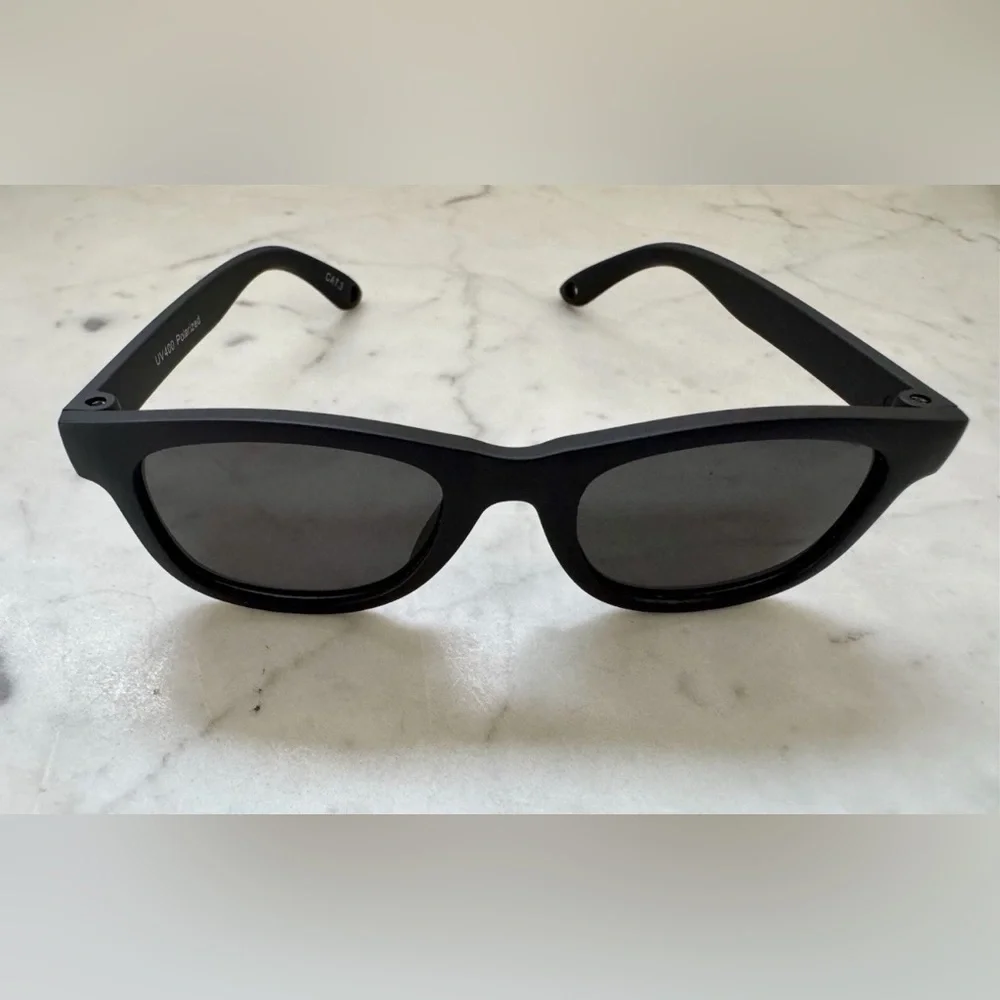 NEW IN BOX Black Flexible Polarized Baby Sunnies Sunglasses w/Strap 0-24 Months